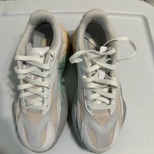 NEW - PUMA RS-X Gradient Sneakers women’s